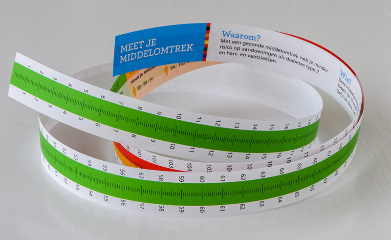 Afbeelding van de Middelomtrek-meter met kleurcodering voor buikvetmeting.